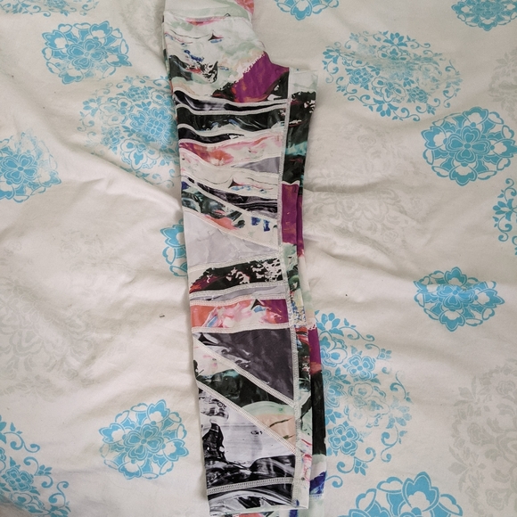 Lululemon leggings size 2 - Picture 2 of 2